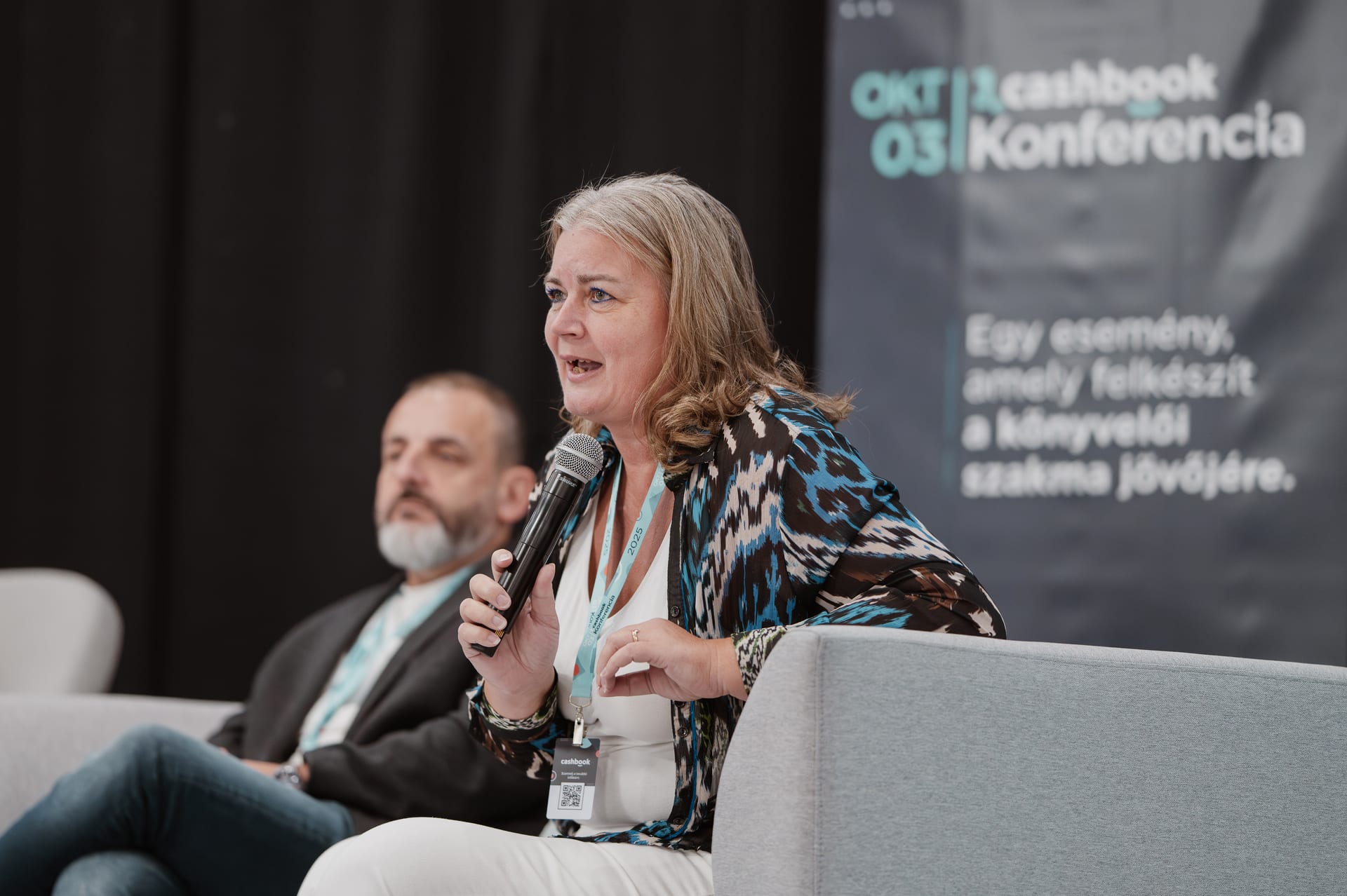 Résztvevők a konferenciateremben